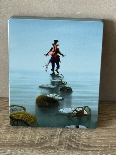 Alice Through the Looking Glass (2016) disc cover
